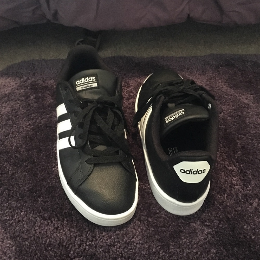 Adidas Black Cloudform sneaker size 8 1/2